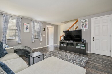 004-photo-living-room-8131829