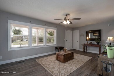 07_EWalnutStreet_350_Living02