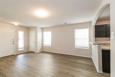 1501 Dove Cir, Ennis, TX 75119 - photo 4