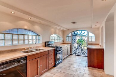 3924 N 22nd St Phoenix AZ-large-006-5-Ki