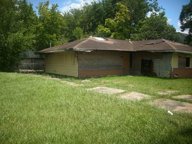 6809 Fairway Dr, Houston, TX 77087 - photo 4