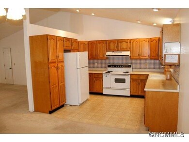 188 Brookside Dr, Hendersonville, NC 28792 - photo 7