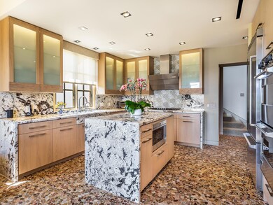 2438Crombie_07