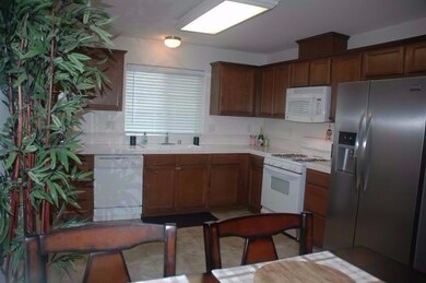 Kitchen 3 of 6 photos