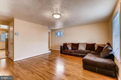 1052 Foxchase Ln, Essex, MD 21221 - photo 3