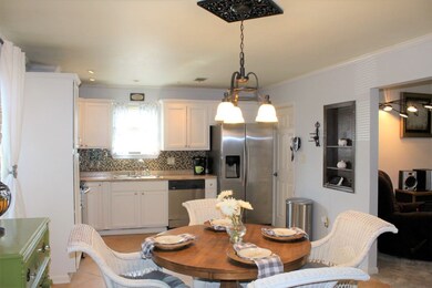 Dining/Kitchen