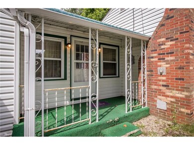 Side door entrance into the dining room