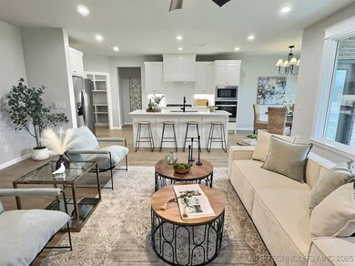 909 E Honolulu Place, Broken Arrow, OK 74012 - photo 4