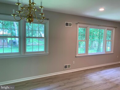 100 Oakton Rd, Gaithersburg, MD 20877 - photo 3