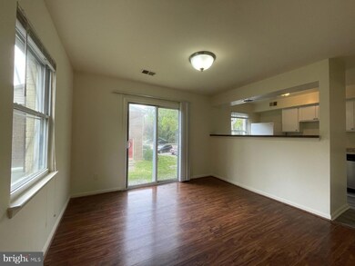 9644 Hagel Cir, Lorton, VA 22079 - photo 5