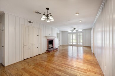 Living/dining combo with sunroom/extra living spac