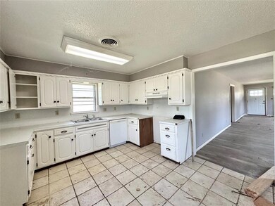 1602 N Beard Ave, Shawnee, OK 74804 - photo 6