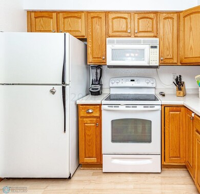832 5 KITCHEN 1