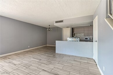 1372 Lorilyn Ave unit 3, Las Vegas, NV 89119 - photo 5