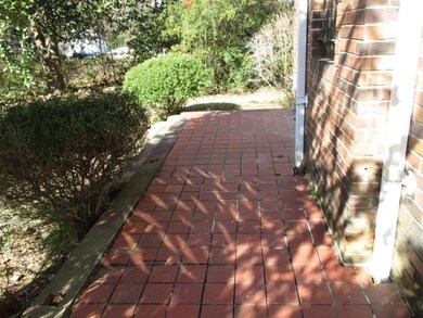 124 Jackson St, Hazlehurst, MS 39083 - photo 3