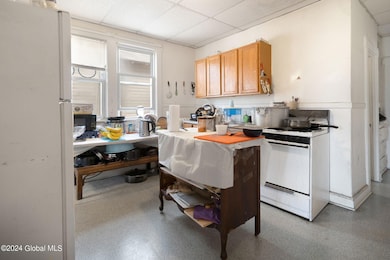 744 Myrtle Ave, Albany, NY 12208 - photo 5