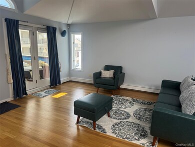 20 Illinois Ave unit Upper, Long Beach, NY 11561 - photo 4