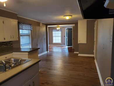 720 SE 26th St, Topeka, KS 66605 - photo 3