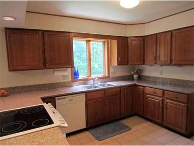 2 Teaberry Ln, Amherst, MA 01002 - photo 7