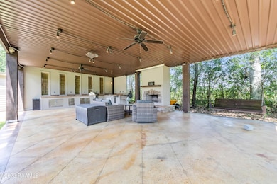 Outdoor Kitchen