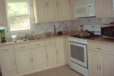 454 Tulsa Ave, Carpentersville, IL 60110 - photo 6