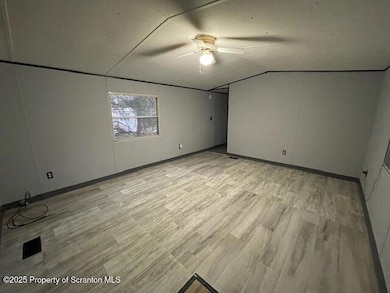 69 Robin Ln, Clifton Township, PA 18424 - photo 4