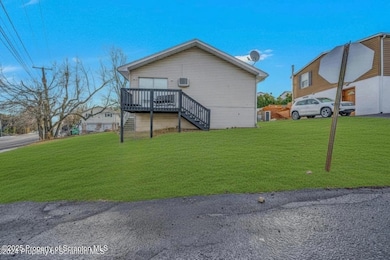 1213 1215 Lori Ln, Old Forge, PA 18518 - photo 2