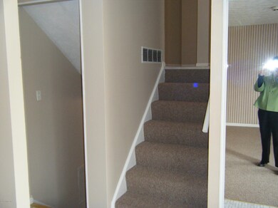 8815 Old Ironsides Dr, Louisville, KY 40228 - photo 5