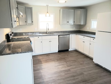 28 St Joseph's Dr, Nashua, NH 03060 - photo 2