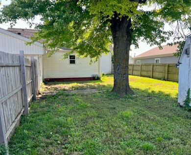 112 N Walnut St, Edinburgh, IN 46124 - photo 7