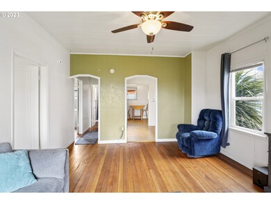 Living Room/Entrance