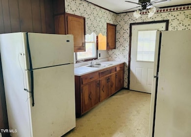 596 Big Smith Rd, Clintwood, VA 24228 - photo 5