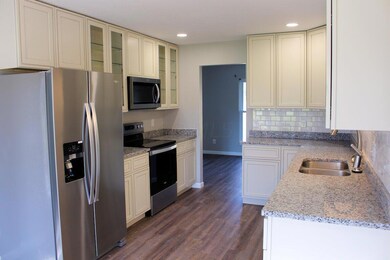 5864 Effingham Rd, Columbus, OH 43213 - photo 4