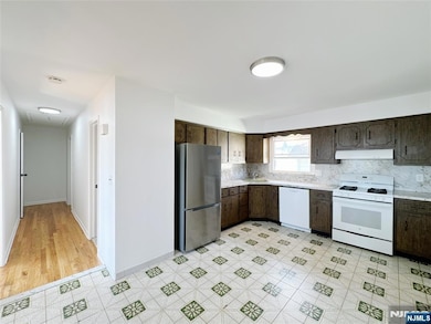 141 Westervelt Place unit 2, Lodi, NJ 07644 - photo 7