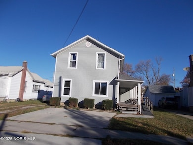 252 W Chestnut St, Wauseon, OH 43567 - photo 2