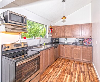 8700 N Cedar Ct, Columbia, MO 65202