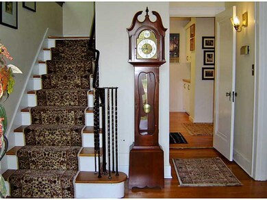 Entry/Foyer.