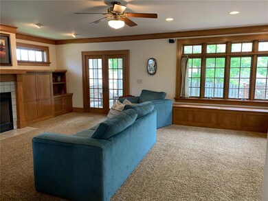 2325 Hillcrest Dr SE, Cedar Rapids, IA 52403 - photo 4