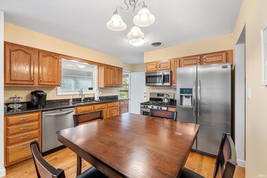 SS appliances, beautiful granite countertops