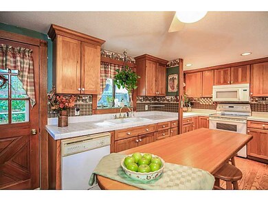 98 Iroquois Rd, Narragansett, RI 02882 - photo 7