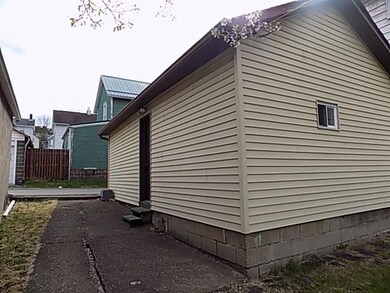 437 Longfellow St, Vandergrift, PA 15690 - photo 5