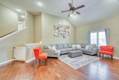 811 E Roubidoux St, Nixa, MO 65714 - photo 4