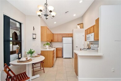 KITCHEN - Imagine dinner in your Kitchen Nook with