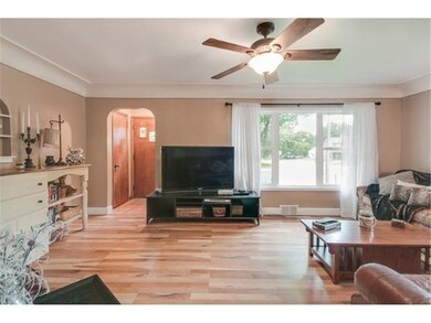 Charming cove ceiling and gorgeous ceiling fan. Ne