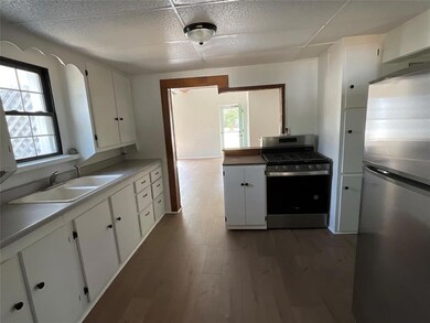 406 S Chandler Ave, Denison, TX 75020 - photo 4