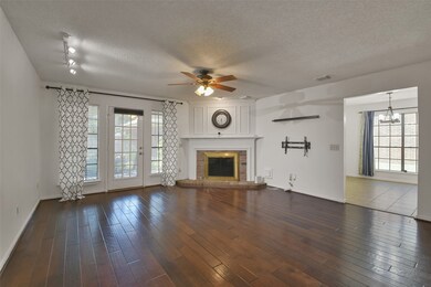 17207 Mesa Springs Ct, Houston, TX 77095 - photo 3