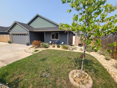 8246 Nickel Ln, White City, OR 97503 - photo 3