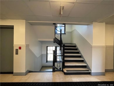 225 Golden Hill St unit 4G, Bridgeport, CT 06604 - photo 4