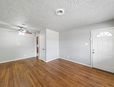 1013 Lindsey Dr, Rosenberg, TX 77471 - photo 2