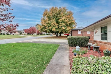 902 Thomas St, Statesville, NC 28677 - photo 6